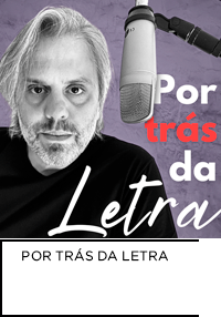 Montagem. Fotografia preto e branco de Danilo Martire, um microfone a direita, escrito abaixo “Por trás da Letra”. Abaixo, “POR TRÁS DA LETRA”.