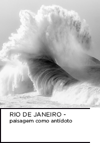 Fotografia preto e branco de onda no mar. Abaixo, “RIO DE JANEIRO – paisagem como antídoto” 